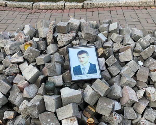 “Ve Bizim En Güzel Öldüğümüzdür Bu; Yaşamak”[1] - Ufuk Aydın